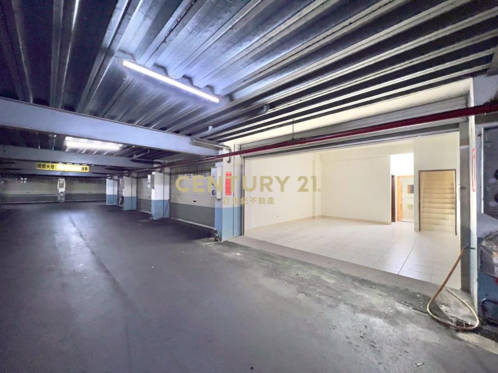 萬能科大車庫停車透天