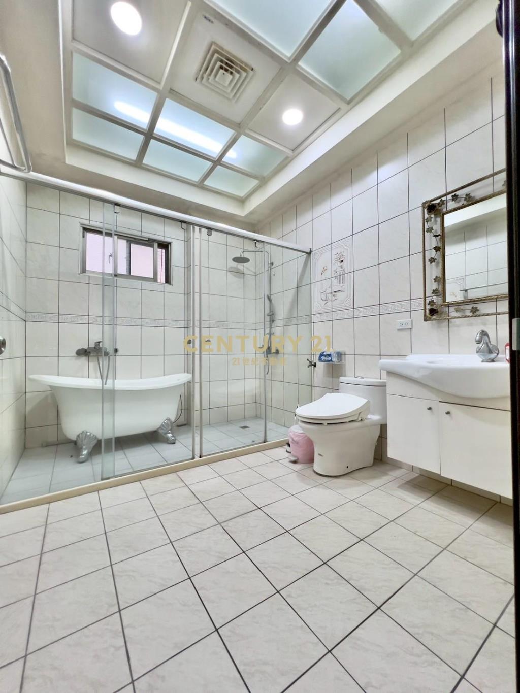 青埔國中雙車位美別墅