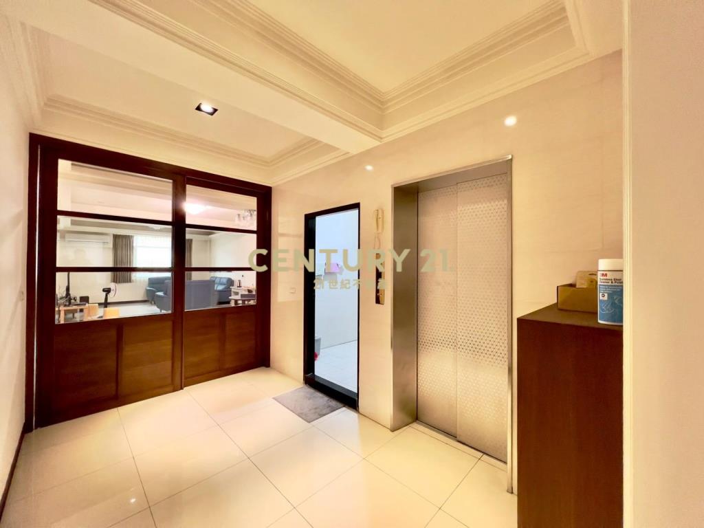 正環南路黃金電梯透店