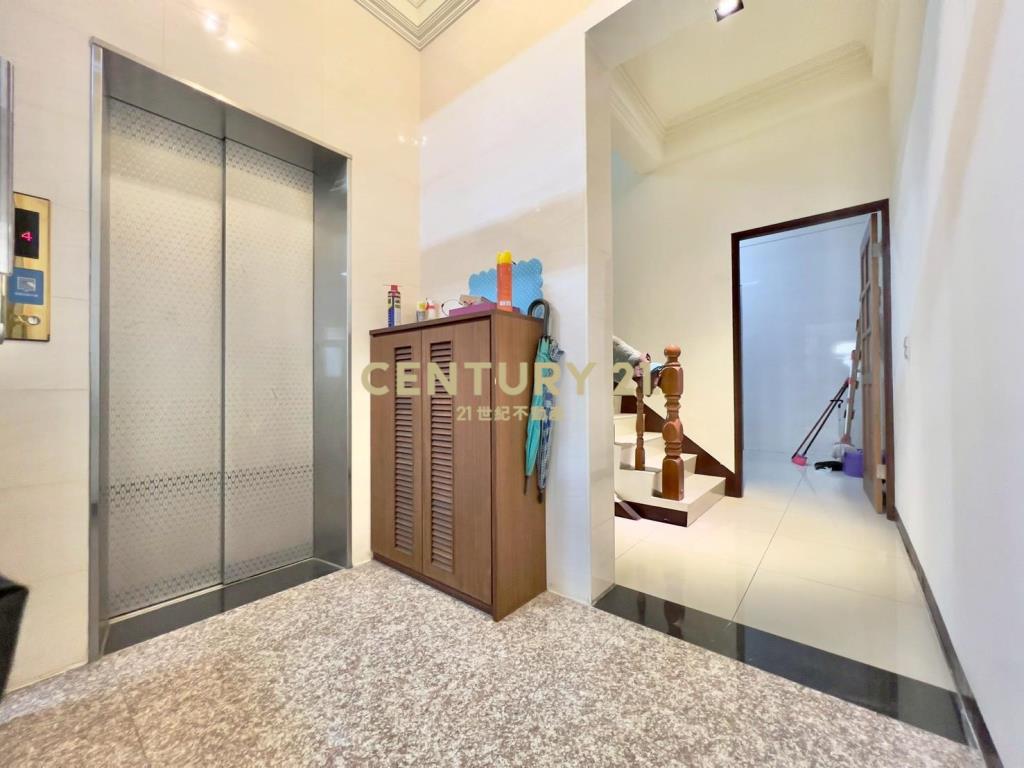 正環南路黃金電梯透店