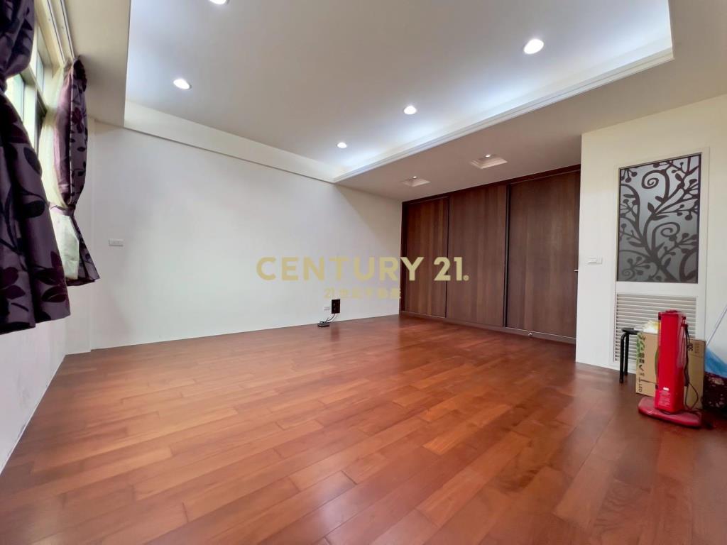 正環南路黃金電梯透店