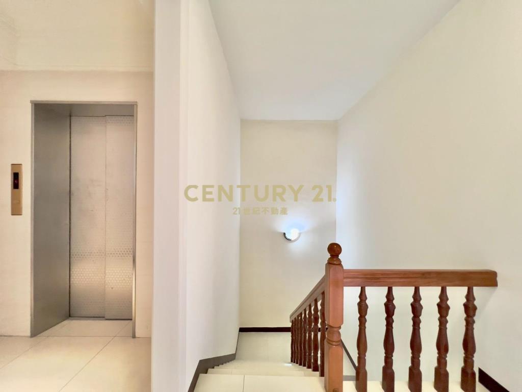 正環南路黃金電梯透店