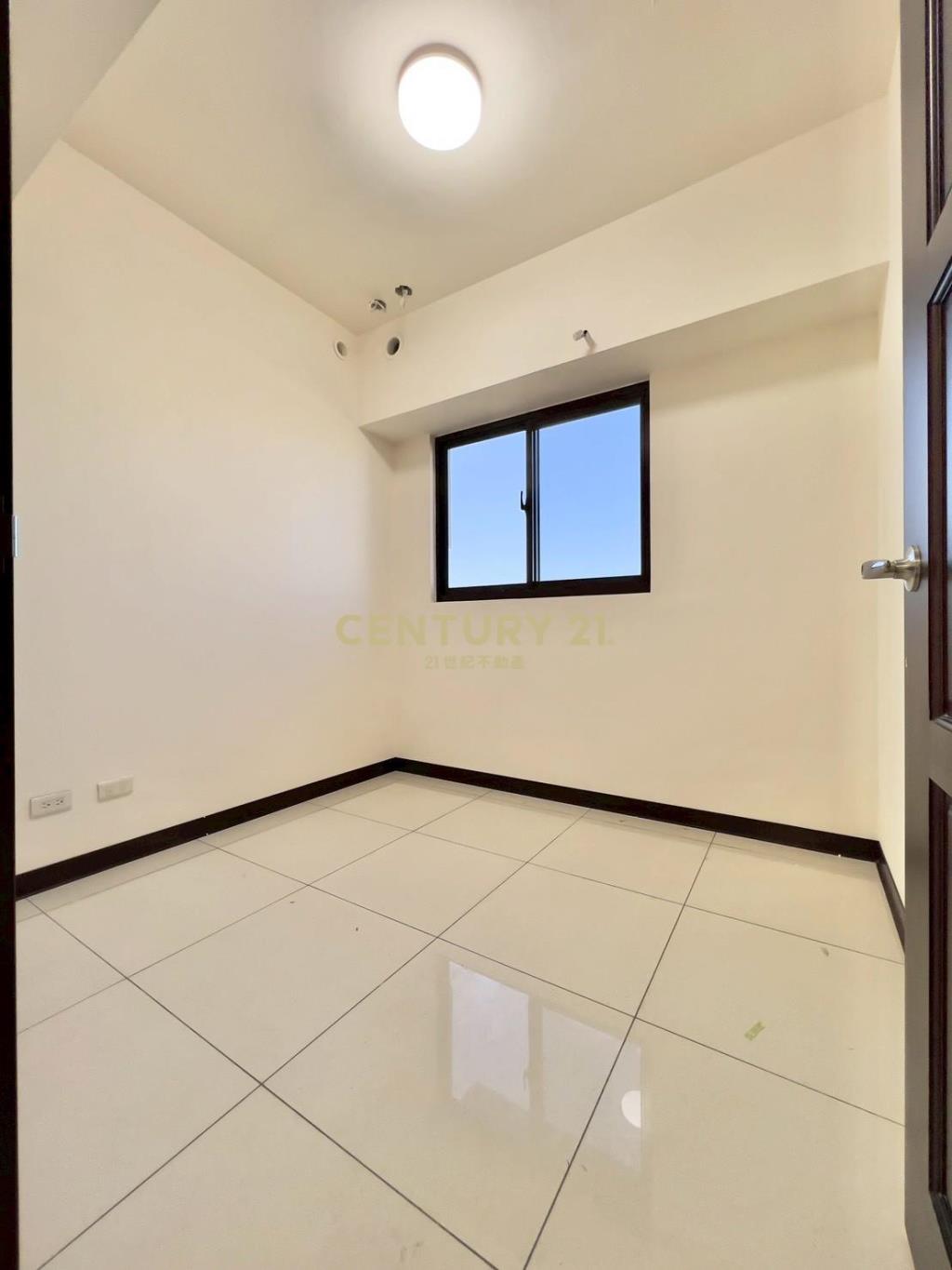 楊梅全新市心朗朗2房車