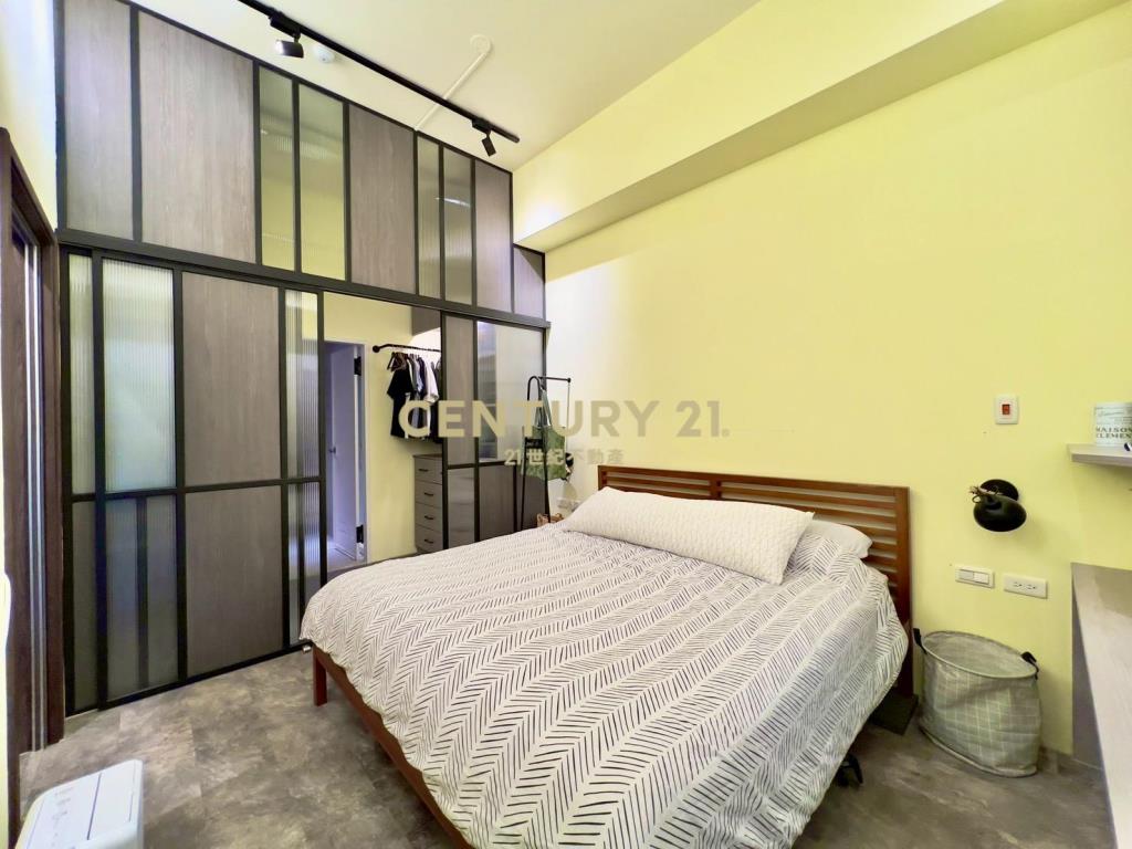 快樂國小美裝潢兩房車