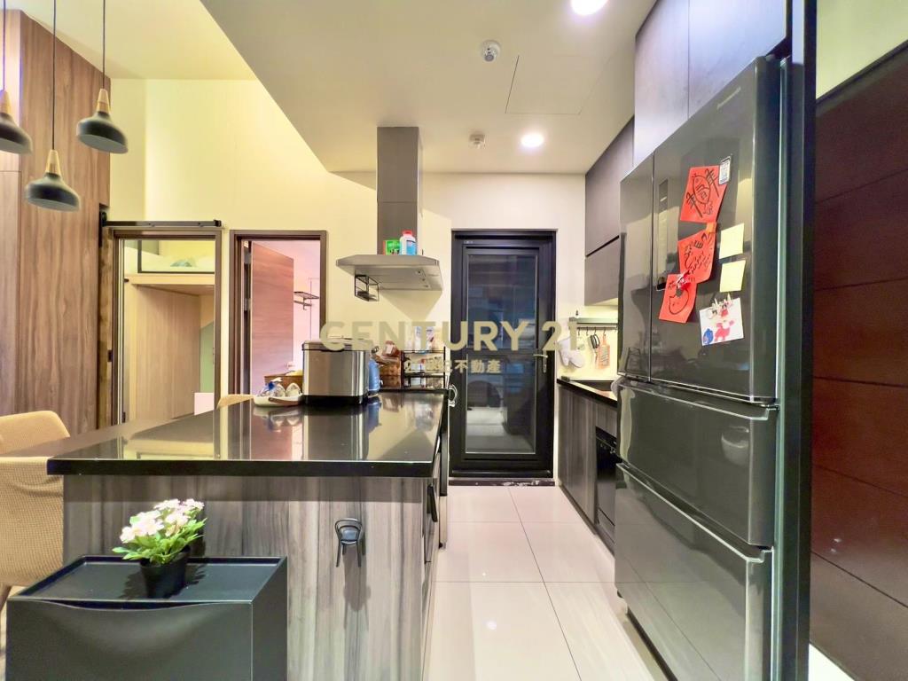 快樂國小美裝潢兩房車