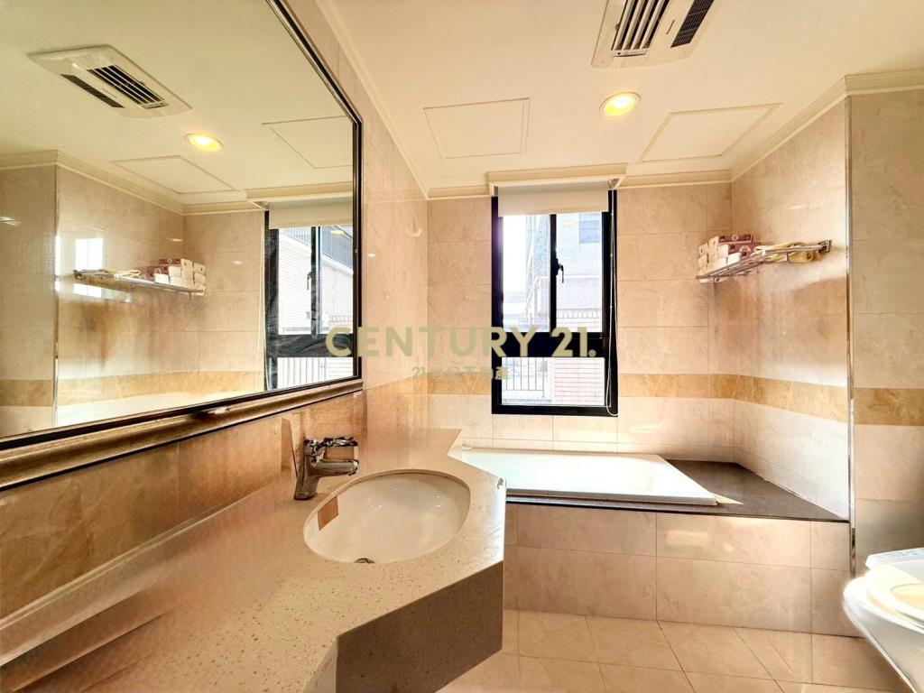 遠雄龍岡景觀四房車