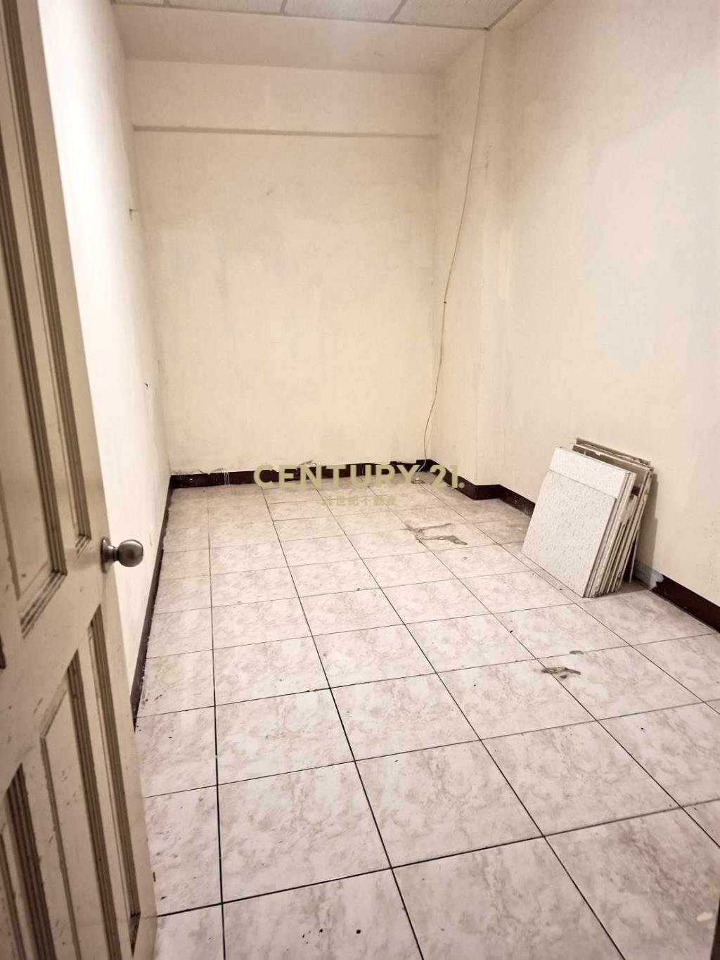 體育園區元邦華府低總價店面+B1車位