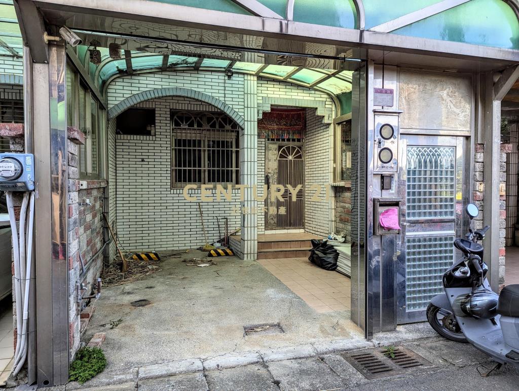 自家門前停車透天厝