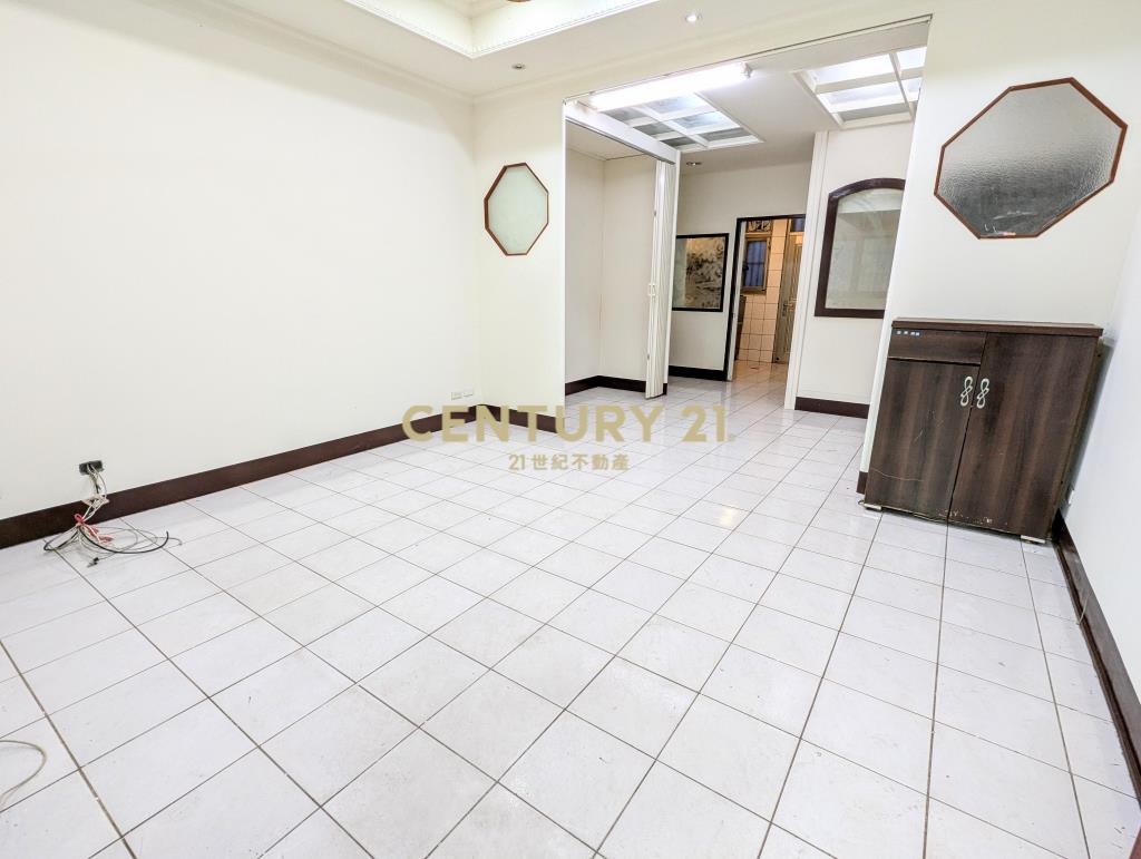 自家門前停車透天厝