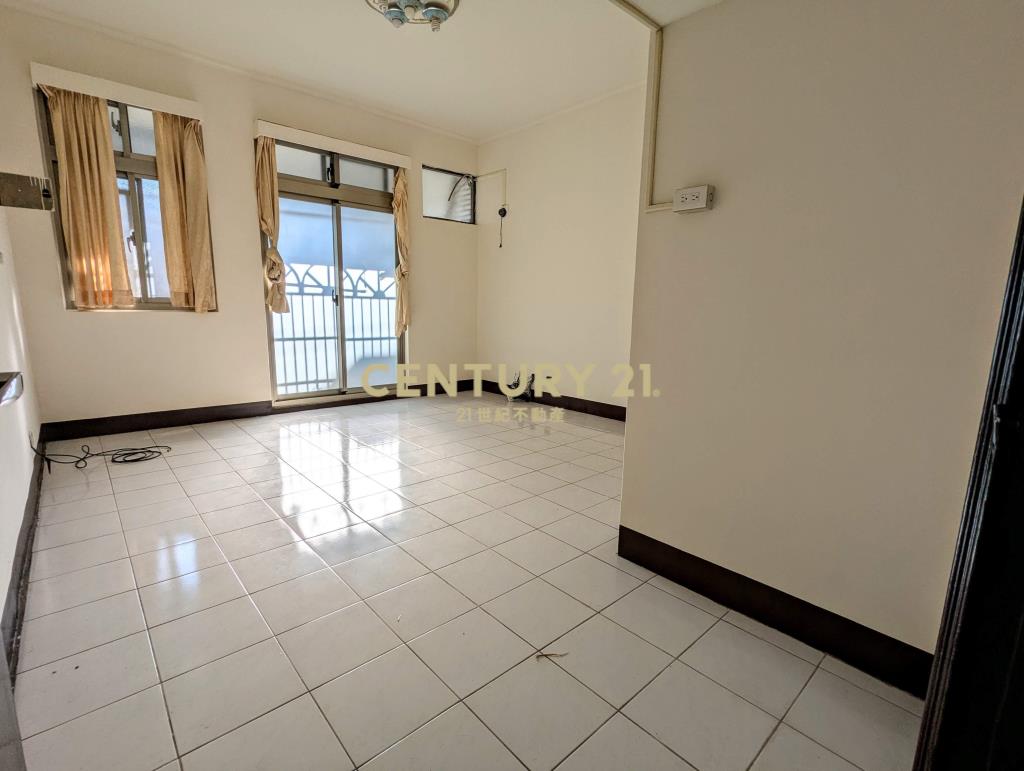 自家門前停車透天厝