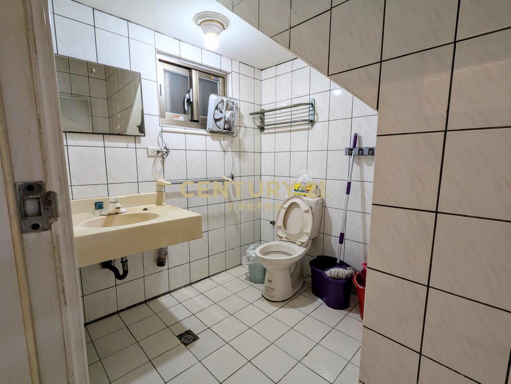 自家門前停車透天厝