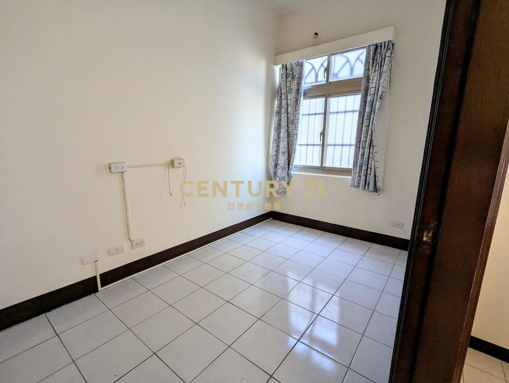 自家門前停車透天厝