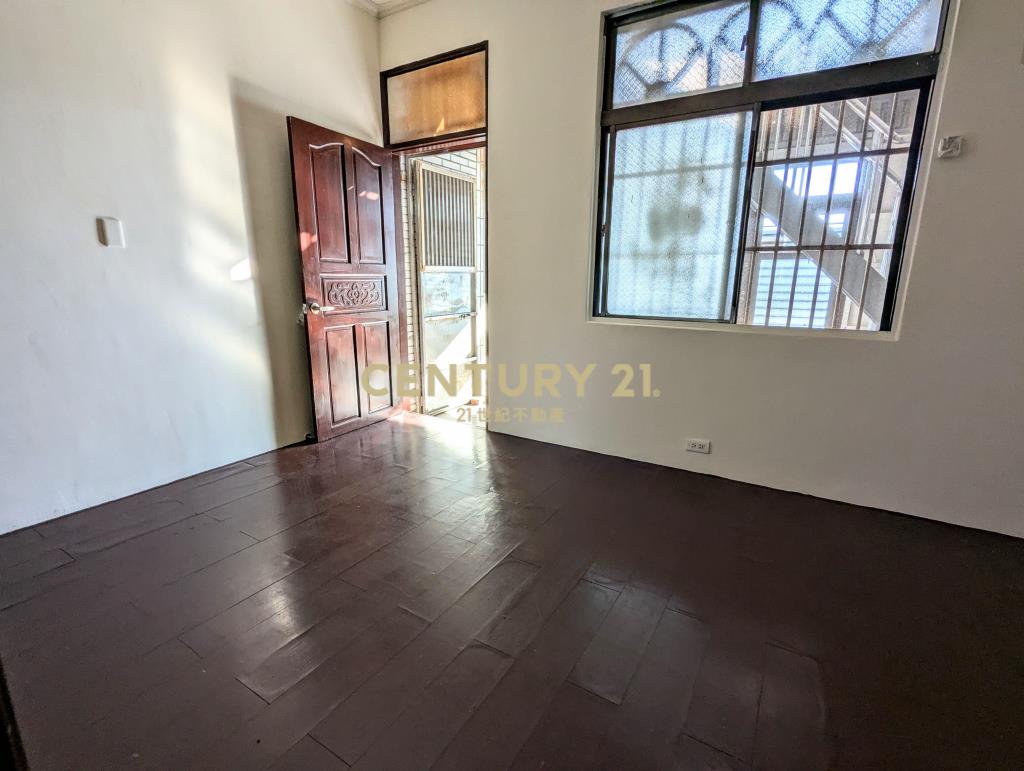 自家門前停車透天厝