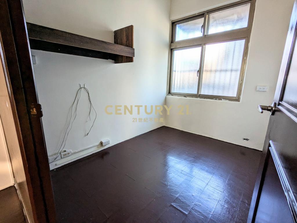 自家門前停車透天厝