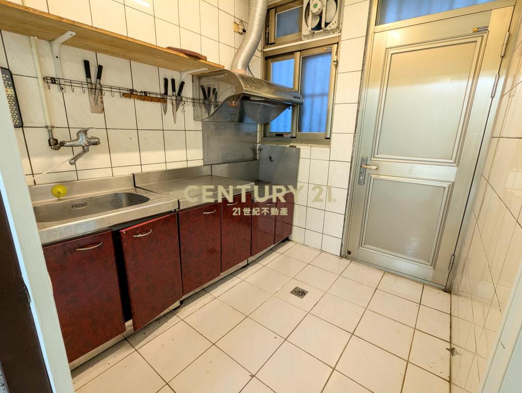 自家門前停車透天厝