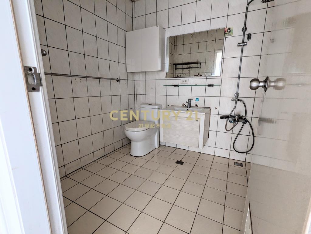 自家門前停車透天厝