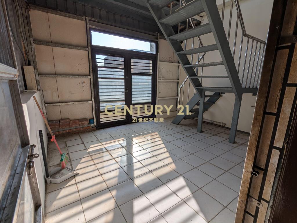 自家門前停車透天厝