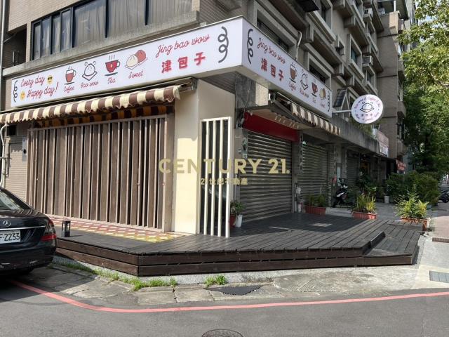 桃園成功路三角窗金店面出租 