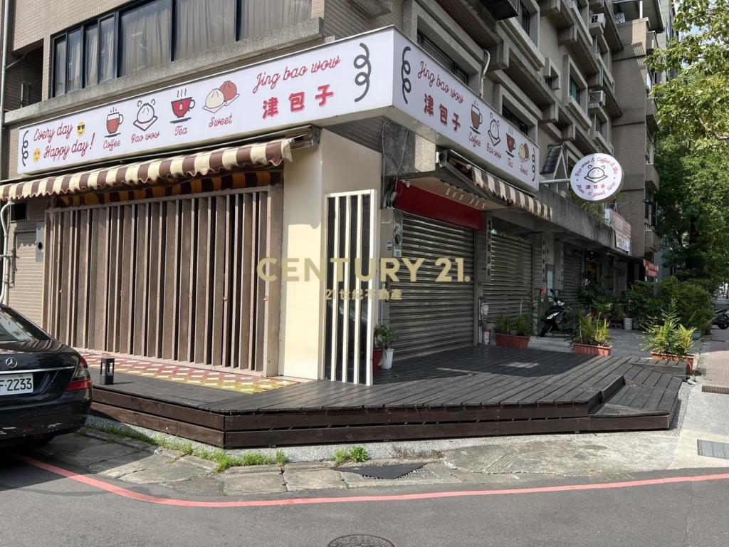 桃園成功路三角窗金店面出租 