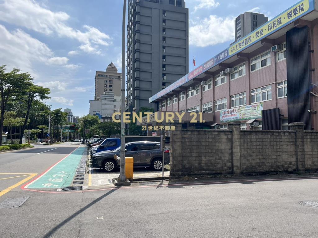 桃園成功路三角窗金店面出租 