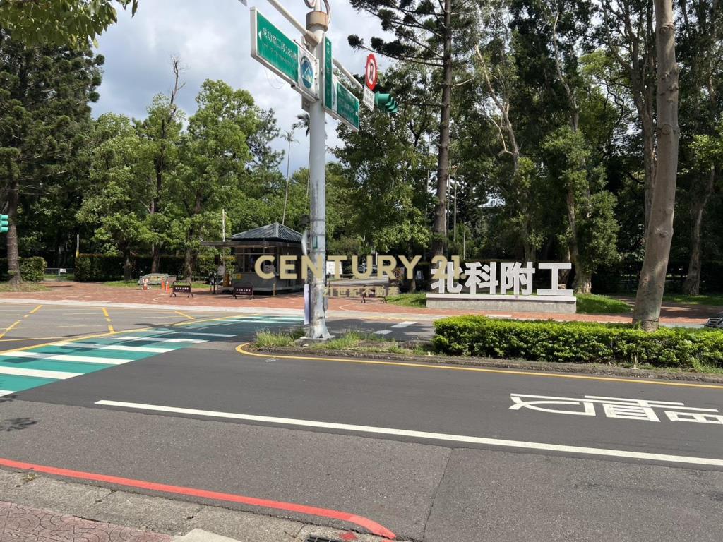 桃園成功路三角窗金店面出租 