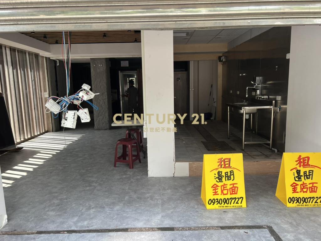 桃園成功路三角窗金店面出租 