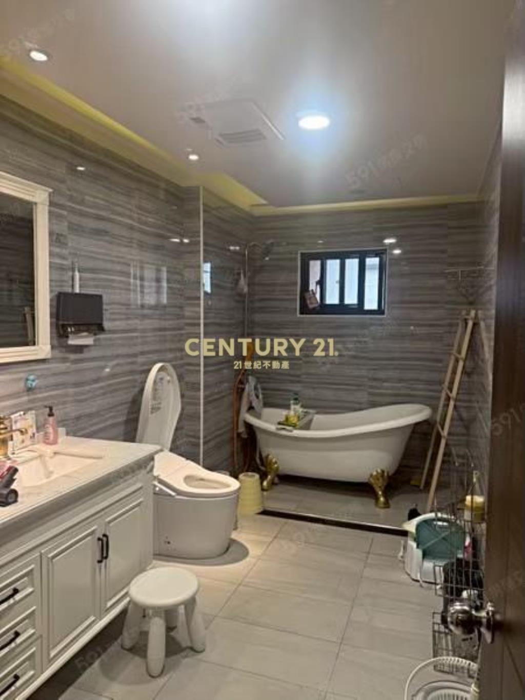 稀有四層樓角地別墅