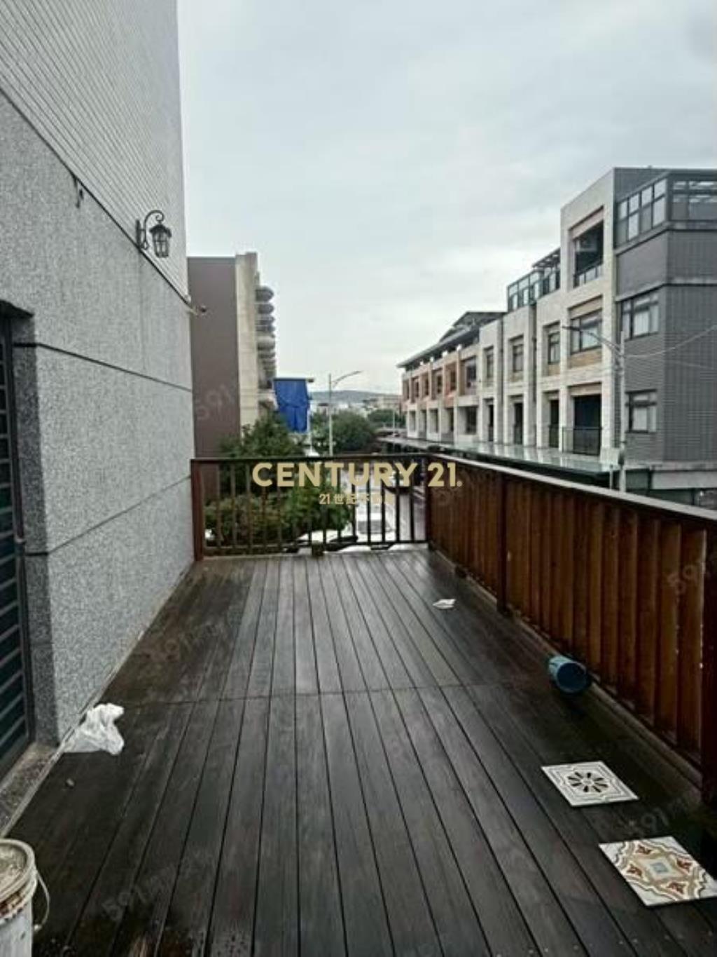 稀有四層樓角地別墅