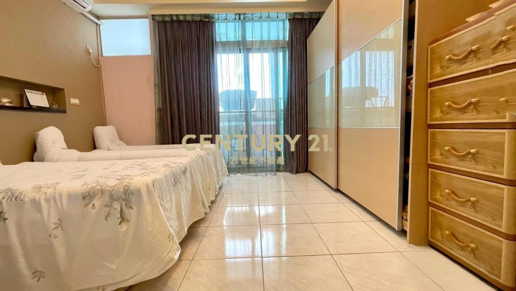 湖口四房車位華廈