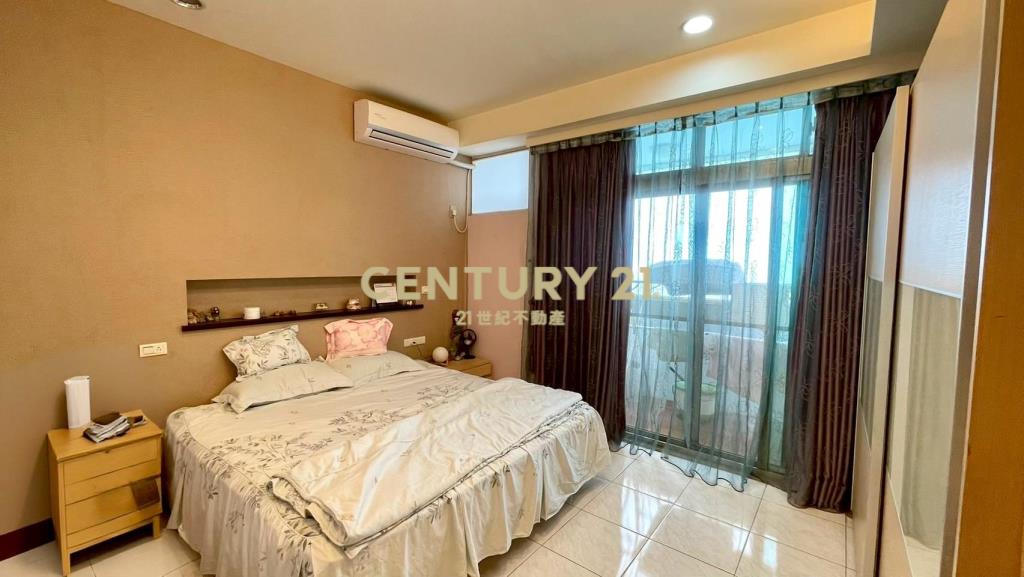 湖口四房車位華廈