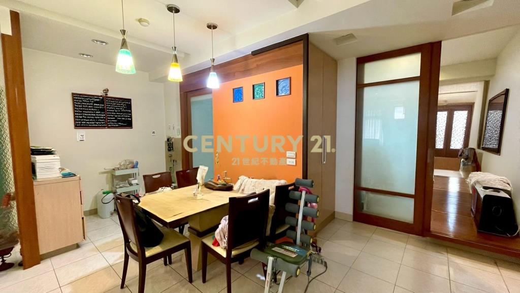 湖口四房車位華廈