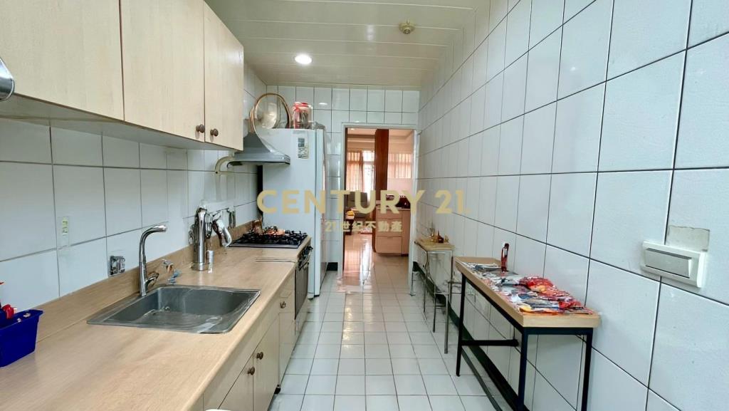 湖口四房車位華廈