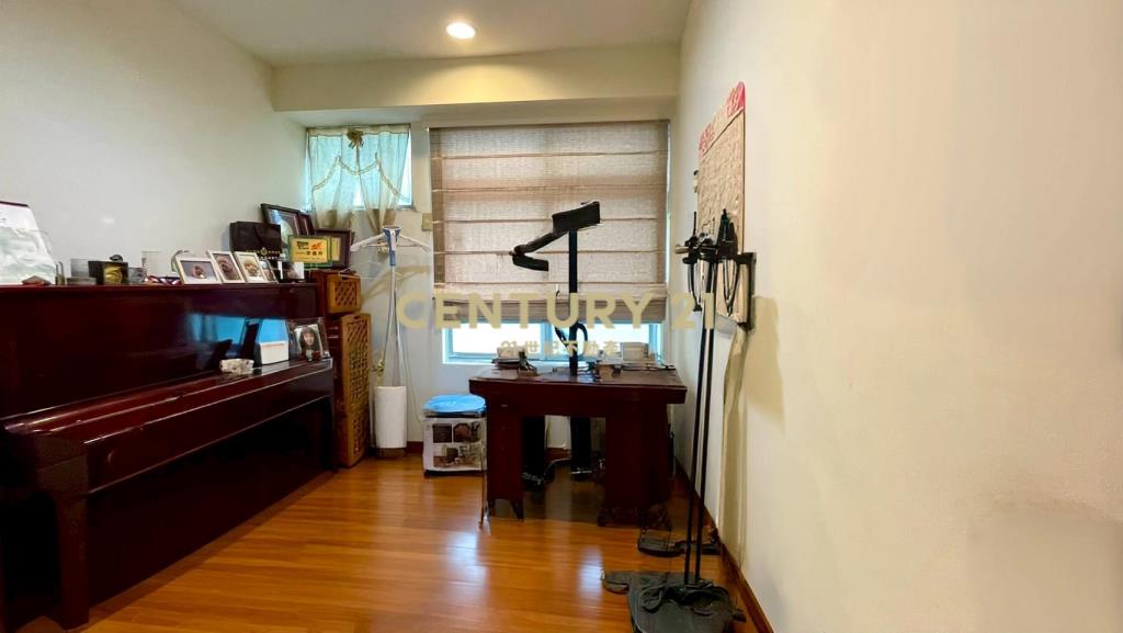 湖口四房車位華廈