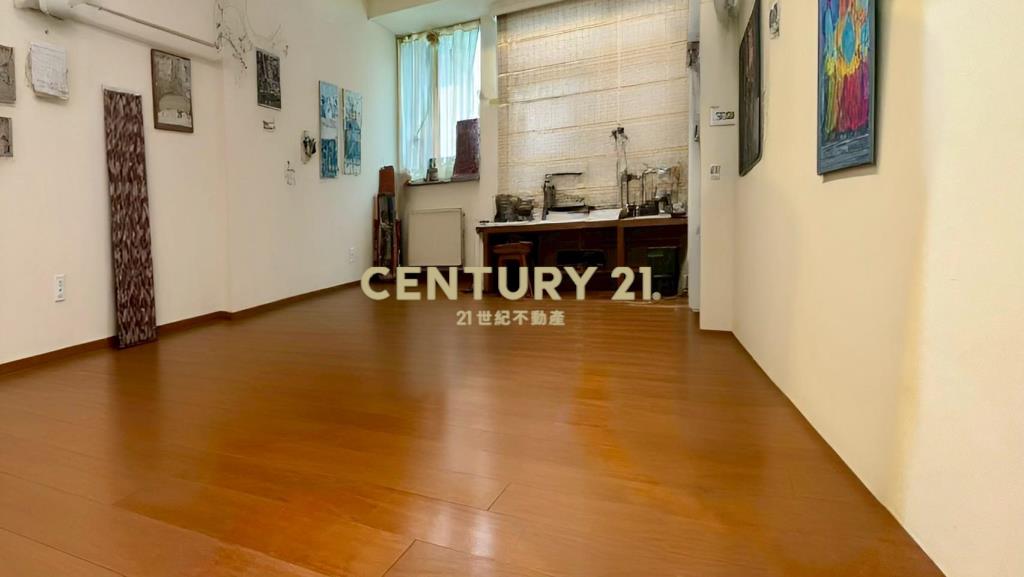 湖口四房車位華廈