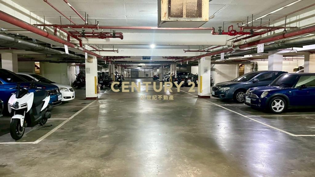 湖口四房車位華廈