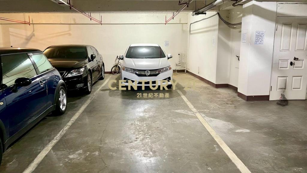 湖口四房車位華廈