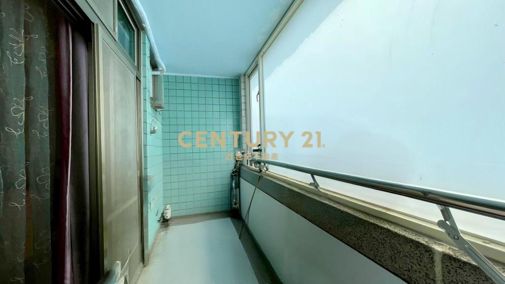 湖口四房車位華廈