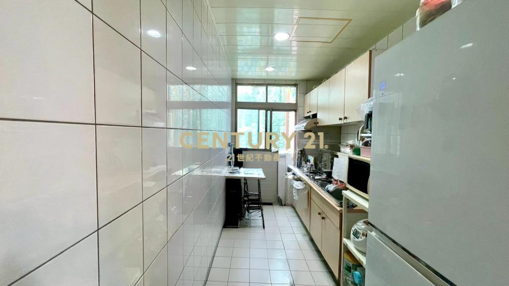 湖口四房車位華廈