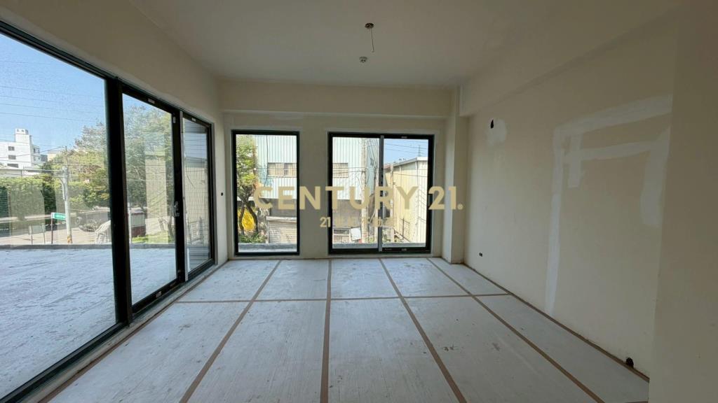 王爺壟旁大面寬 前庭車位 電梯別墅