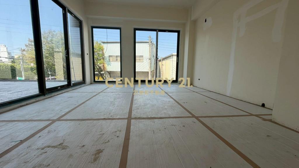 王爺壟旁大面寬 前庭車位 電梯別墅