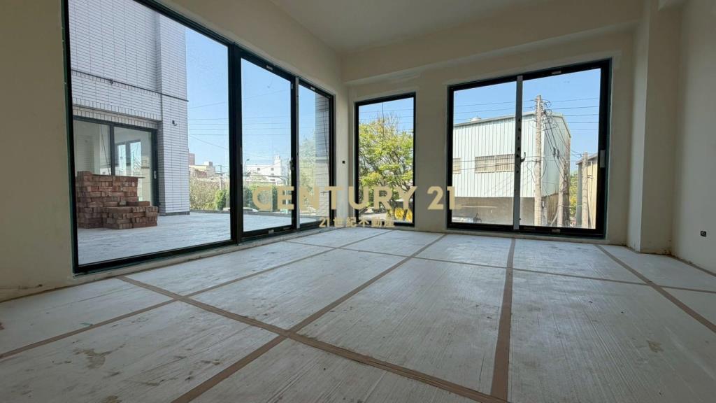 王爺壟旁大面寬 前庭車位 電梯別墅