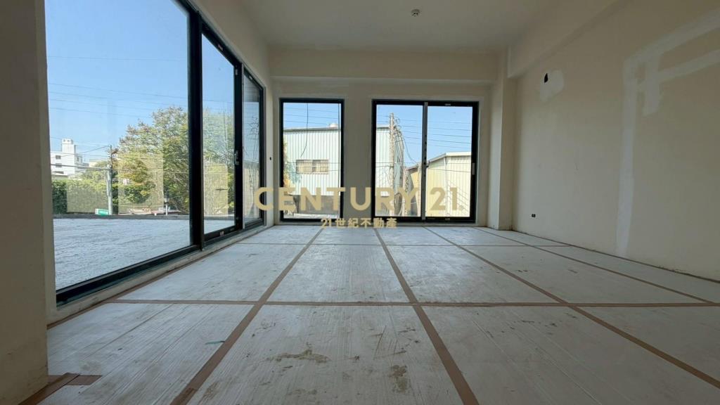 王爺壟旁大面寬 前庭車位 電梯別墅