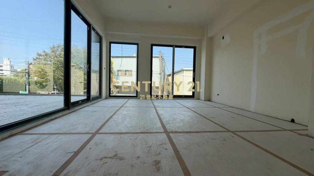 王爺壟旁大面寬 前庭車位 電梯別墅