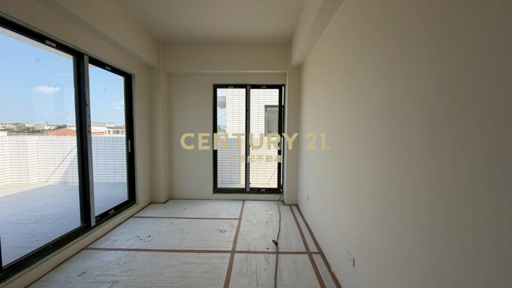 王爺壟旁大面寬 前庭車位 電梯別墅