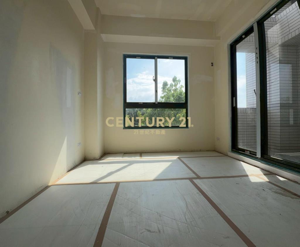 王爺壟旁大面寬 前庭車位 電梯別墅