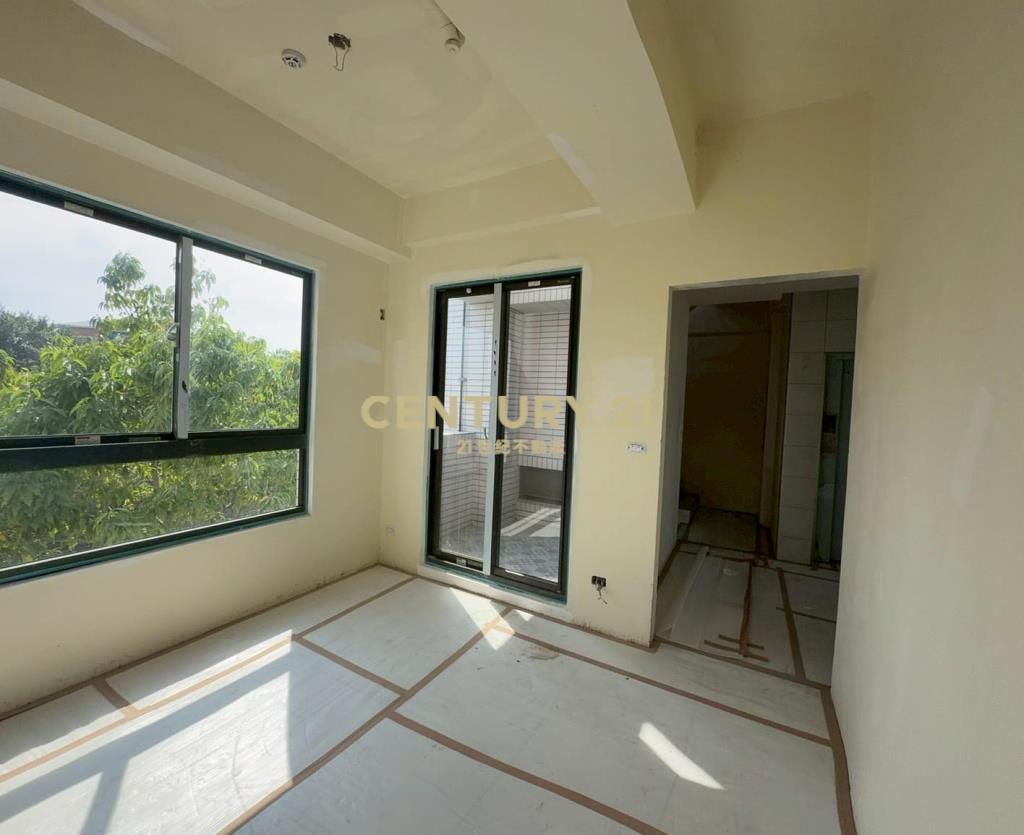 王爺壟旁大面寬 前庭車位 電梯別墅