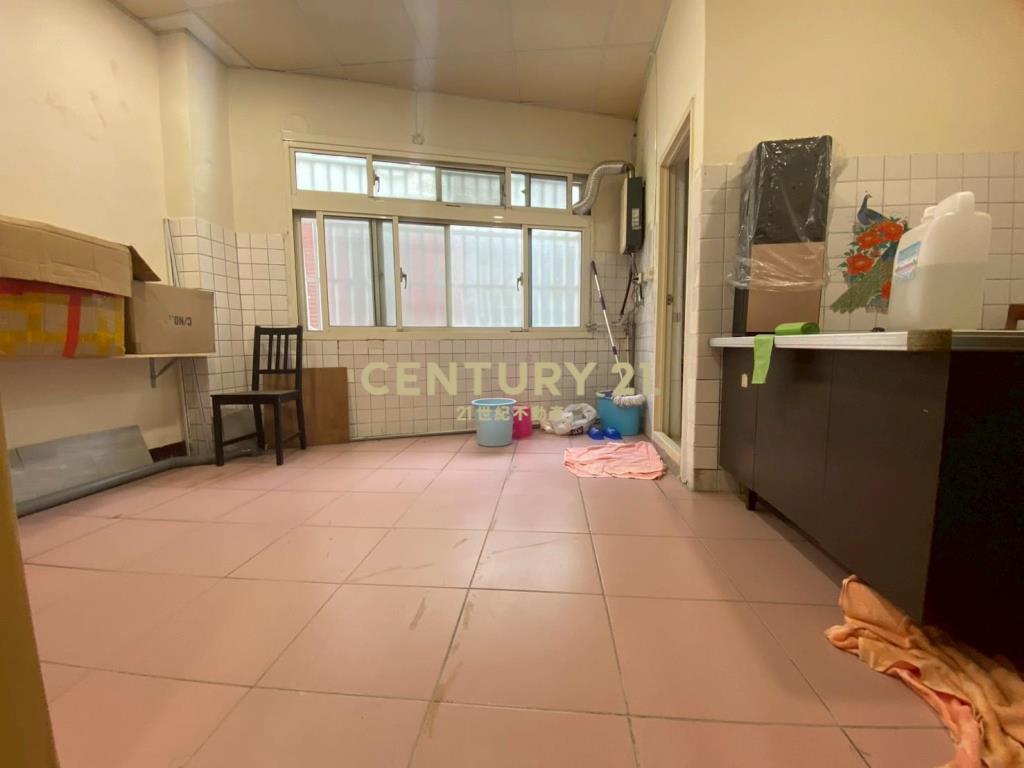 近火車站店面透天