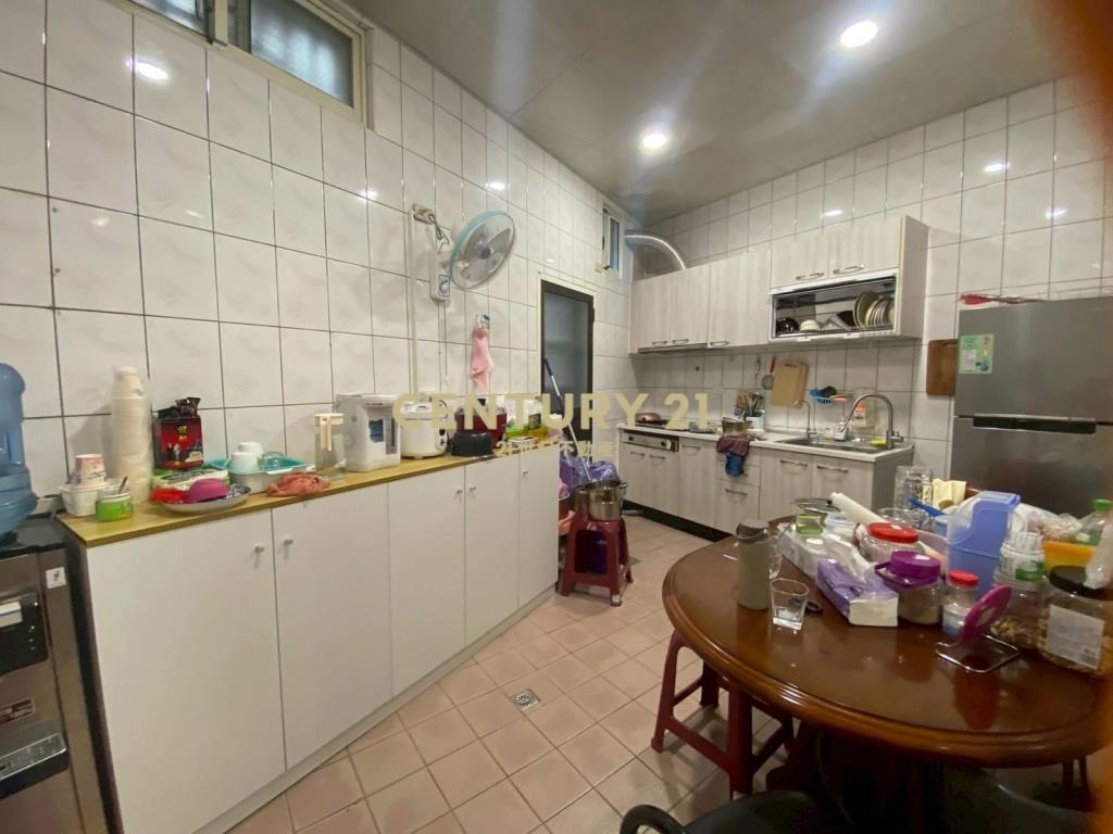 近火車站店面透天