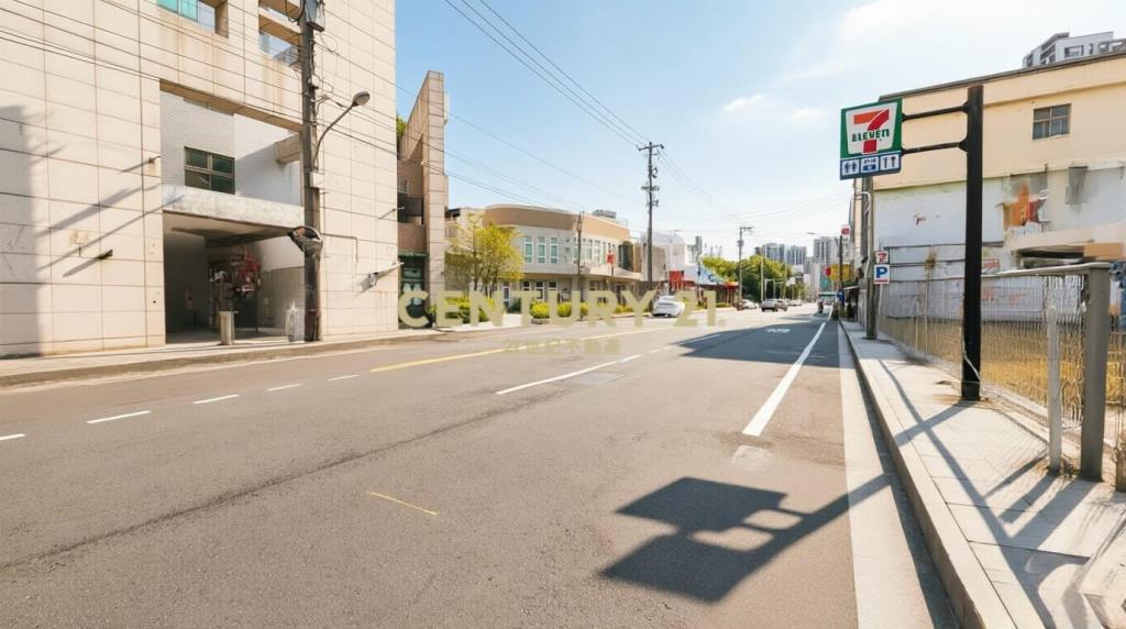 竹北轉角聚富傳家堡｜店面+別墅前後可停車