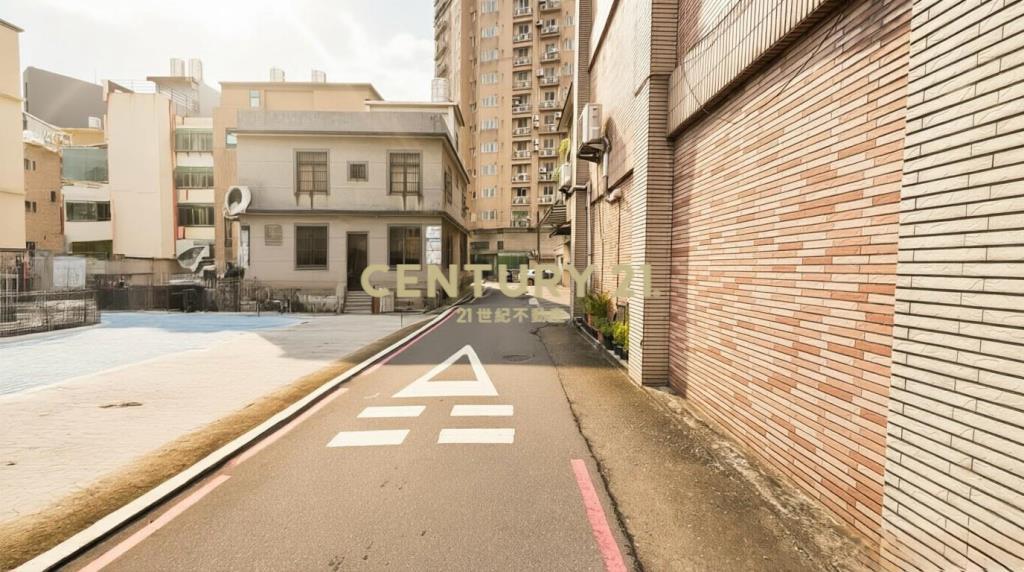竹北轉角聚富傳家堡｜店面+別墅前後可停車